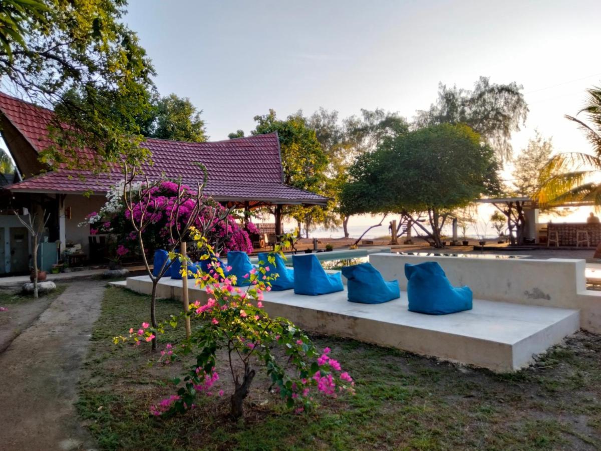 Hotel Juliantos By The Sea Gili Air Exterior foto
