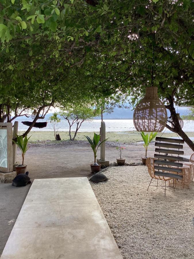 Hotel Juliantos By The Sea Gili Air Exterior foto