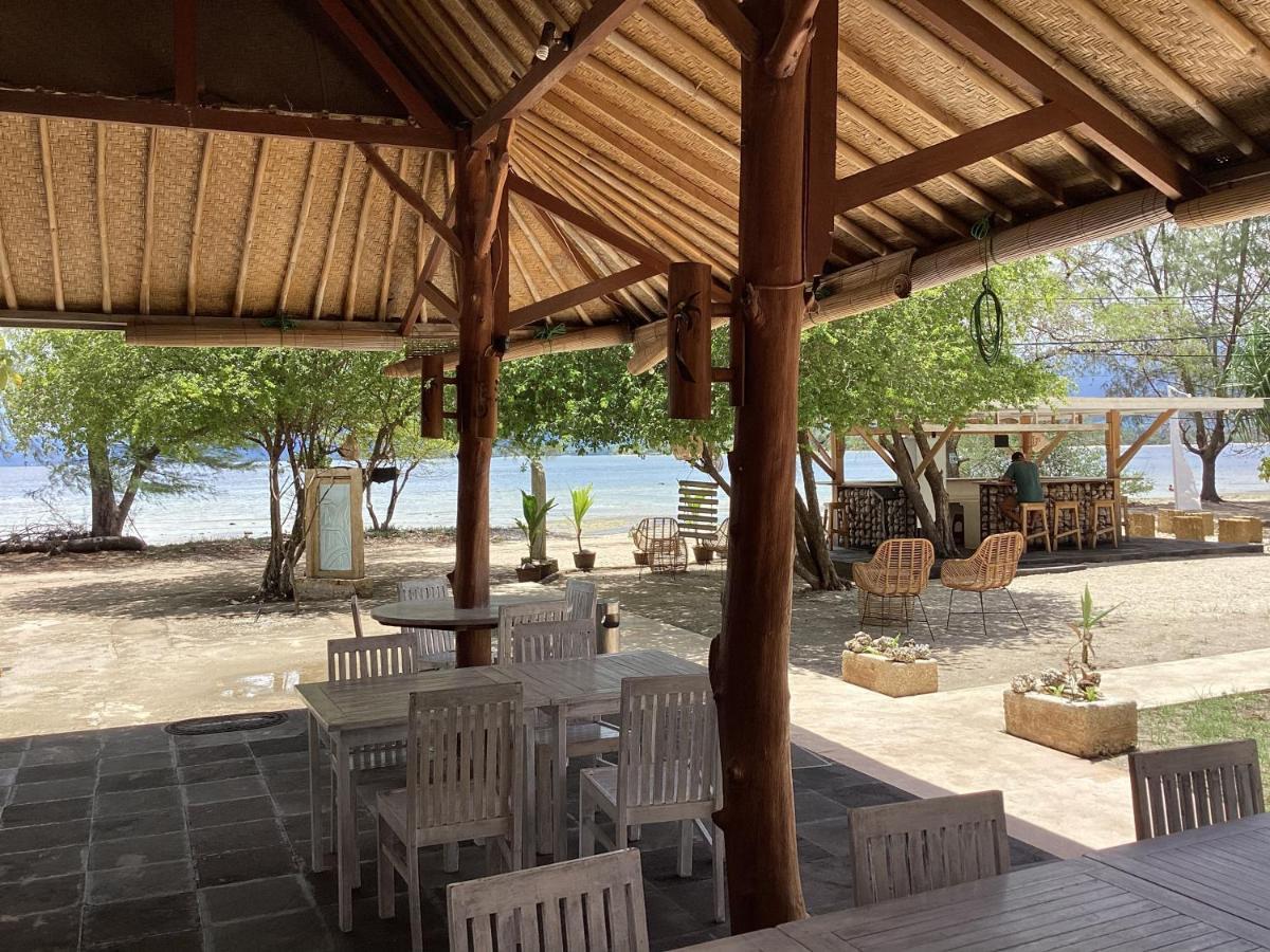 Hotel Juliantos By The Sea Gili Air Exterior foto