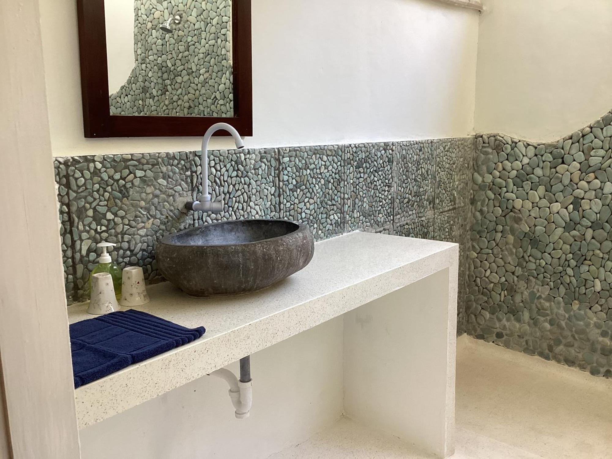 Hotel Juliantos By The Sea Gili Air Exterior foto