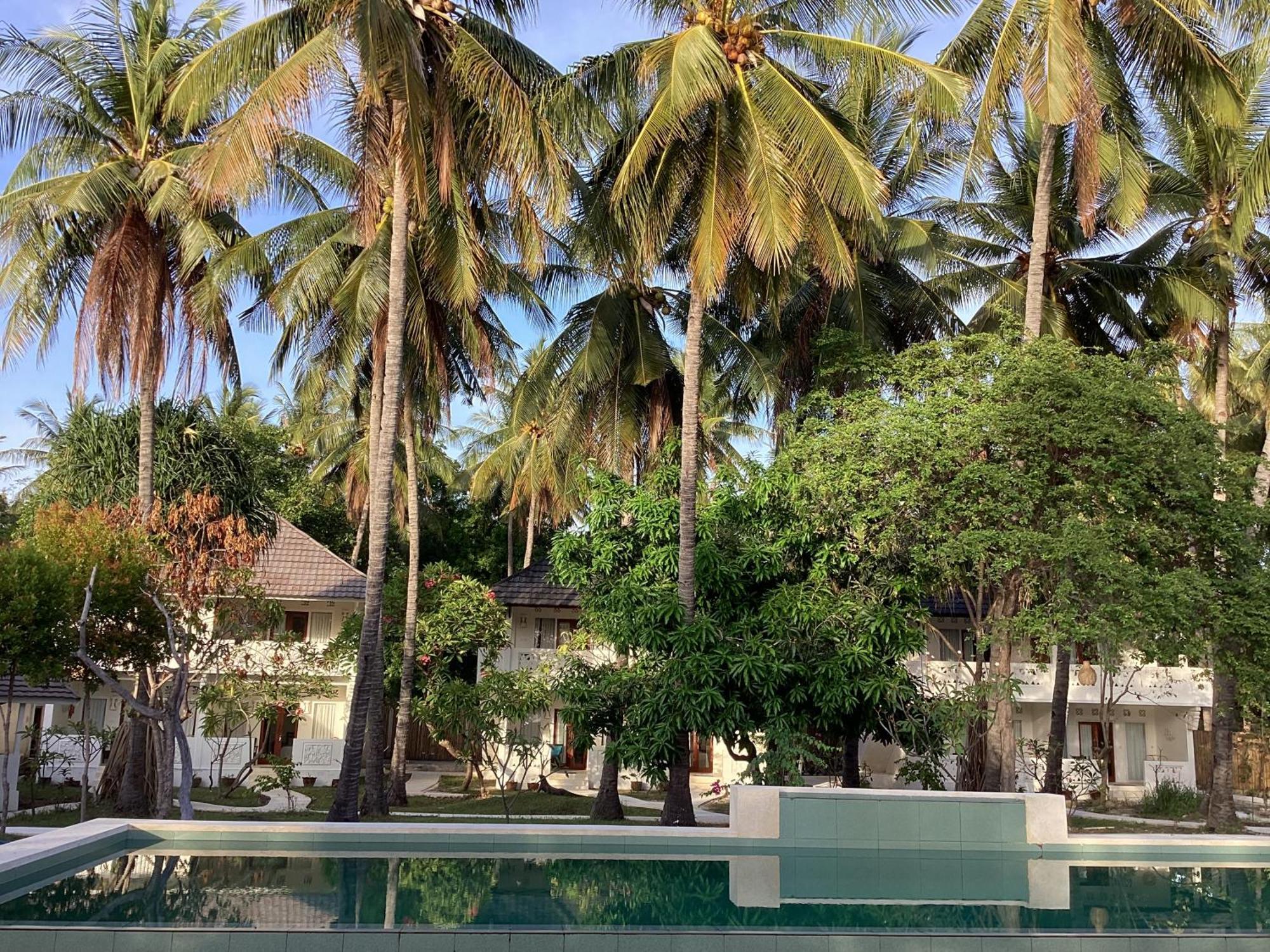 Hotel Juliantos By The Sea Gili Air Exterior foto